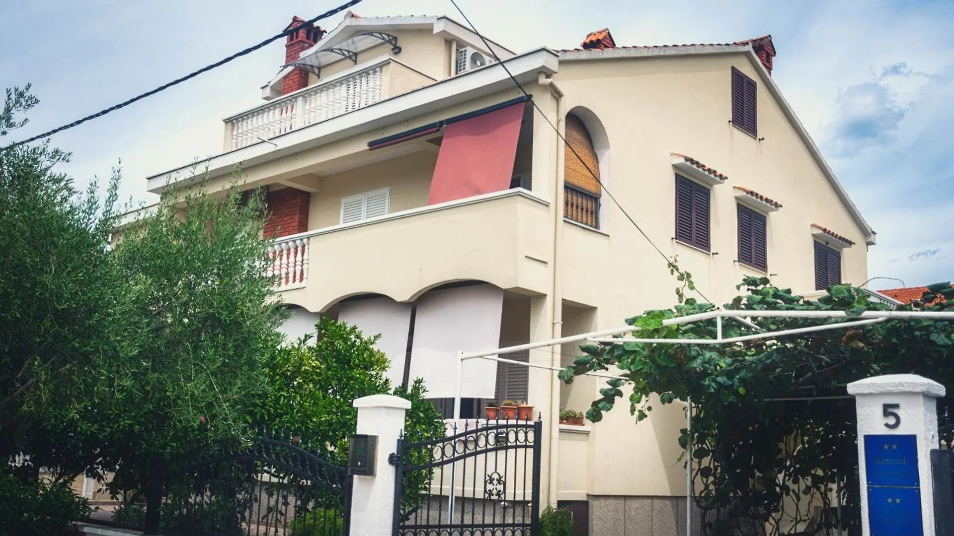Apartments Branko Zara