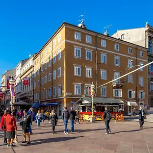 Main Street , Fiume Croazia