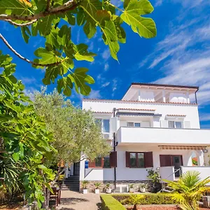 Brand New Viktorija Just 250m From The Beach! , Krk Town Croazia